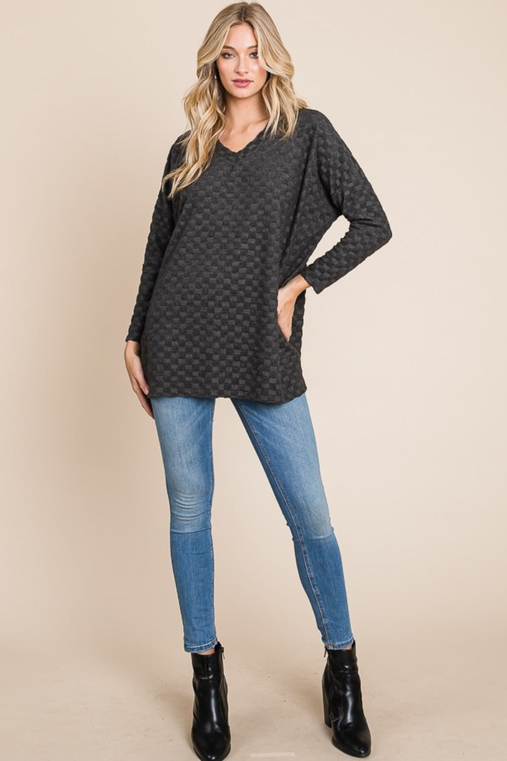 BOMBOM Checkered Long Sleeve V-Neck T-Shirt 18171 | Gulf Resellers