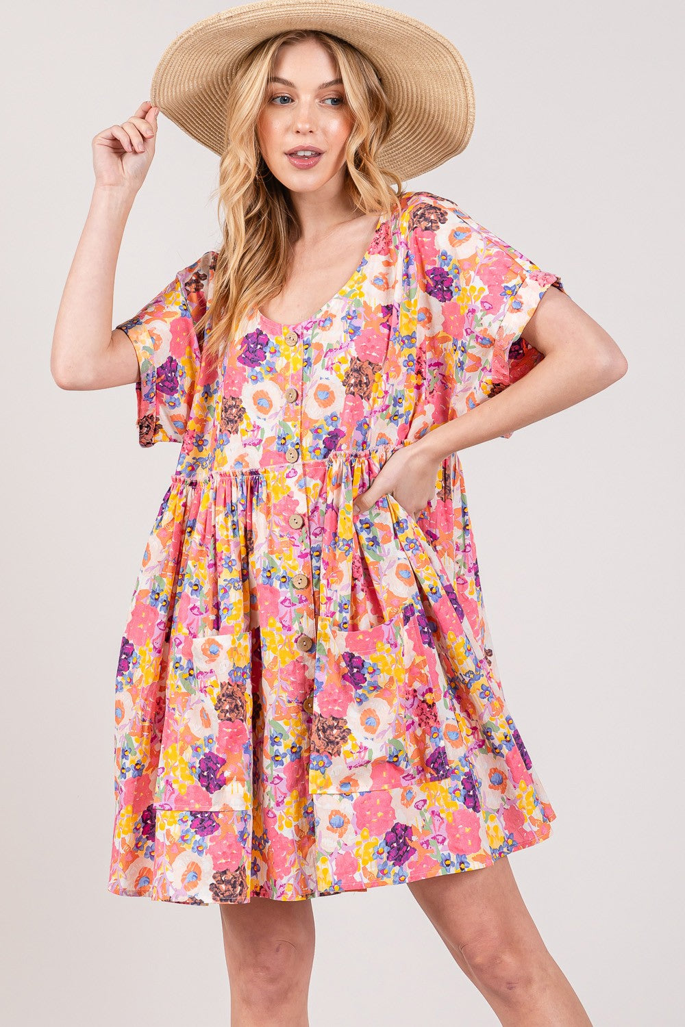 SAGE + FIG Floral Short Sleeve Babydoll Dress with Pockets 7372 | Gulf Resellers