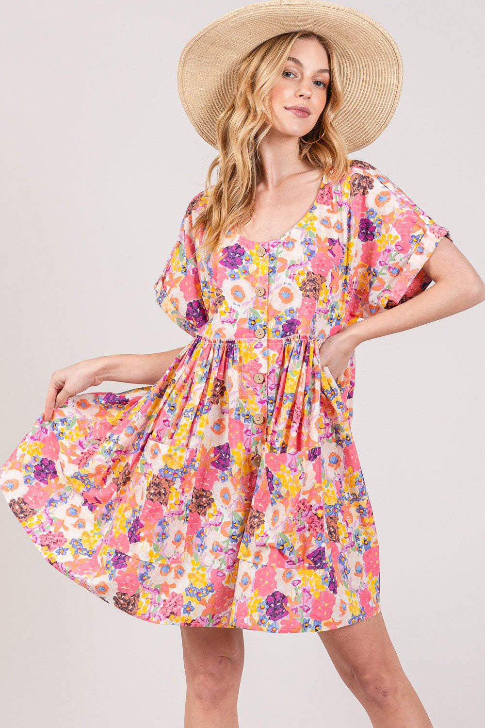 SAGE + FIG Floral Short Sleeve Babydoll Dress with Pockets 7368 | Gulf Resellers