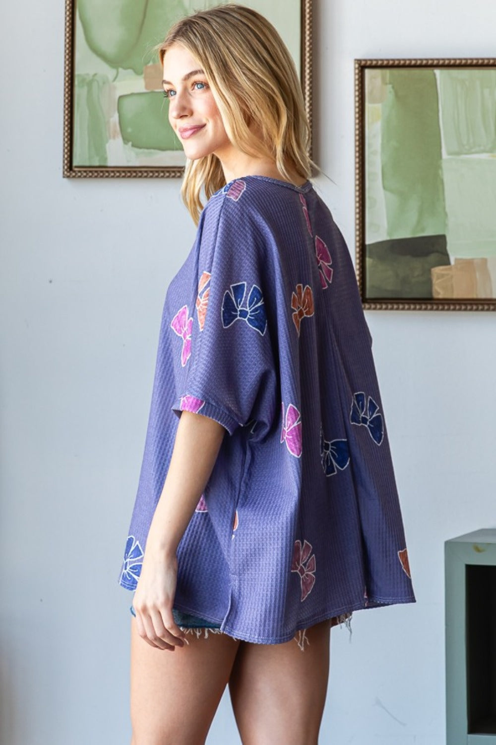 HOPELY Bow Print Waffle Side Slit T-Shirt 18282 | Gulf Resellers