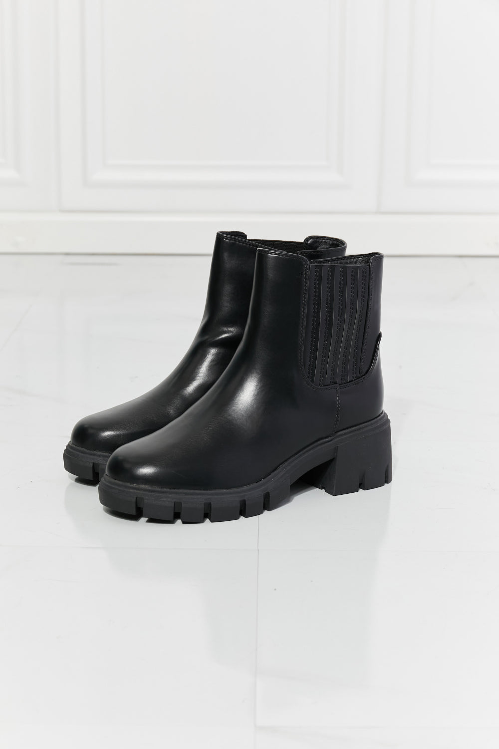 MMShoes What It Takes Lug Sole Chelsea Boots in Black | Gulf Resellers