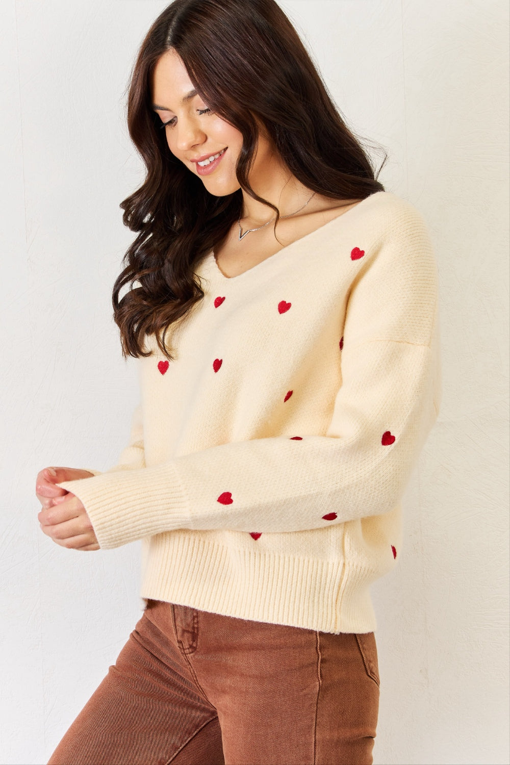 J.NNA Hearts Pattern V-Neck Sweater