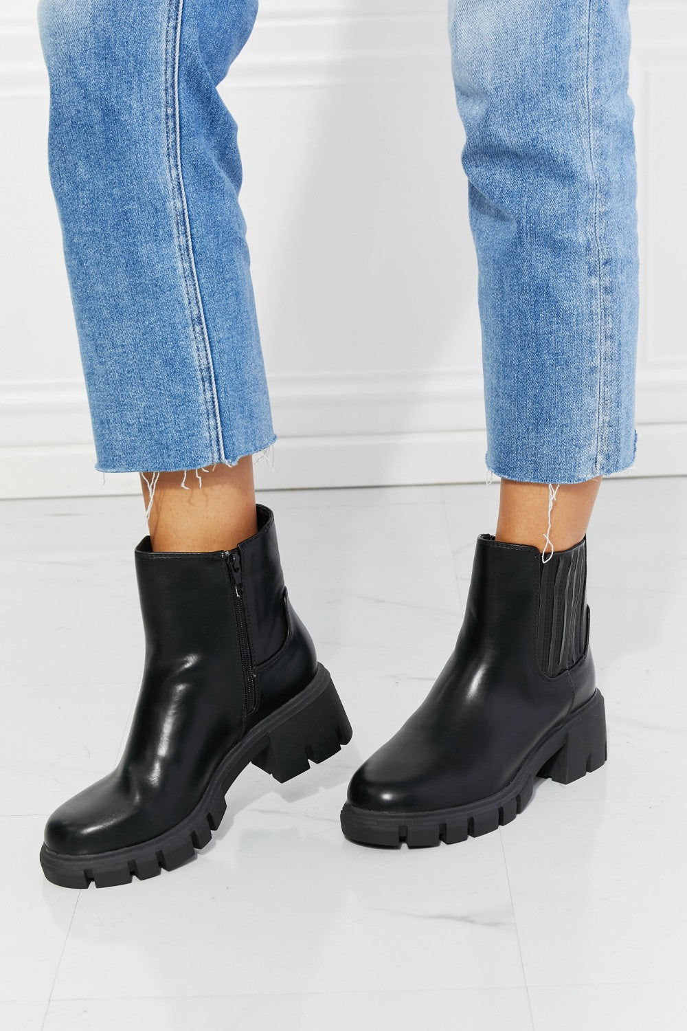 MMShoes What It Takes Lug Sole Chelsea Boots in Black | Gulf Resellers