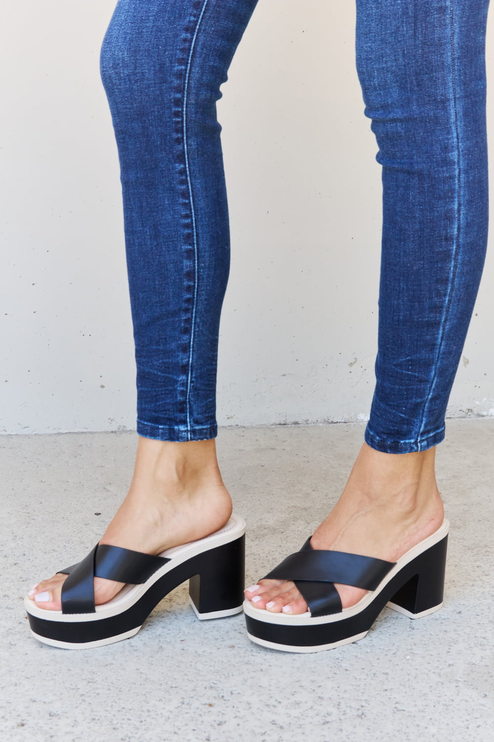 Weeboo Cherish The Moments Contrast Platform Sandals in Black | Gulf Resellers