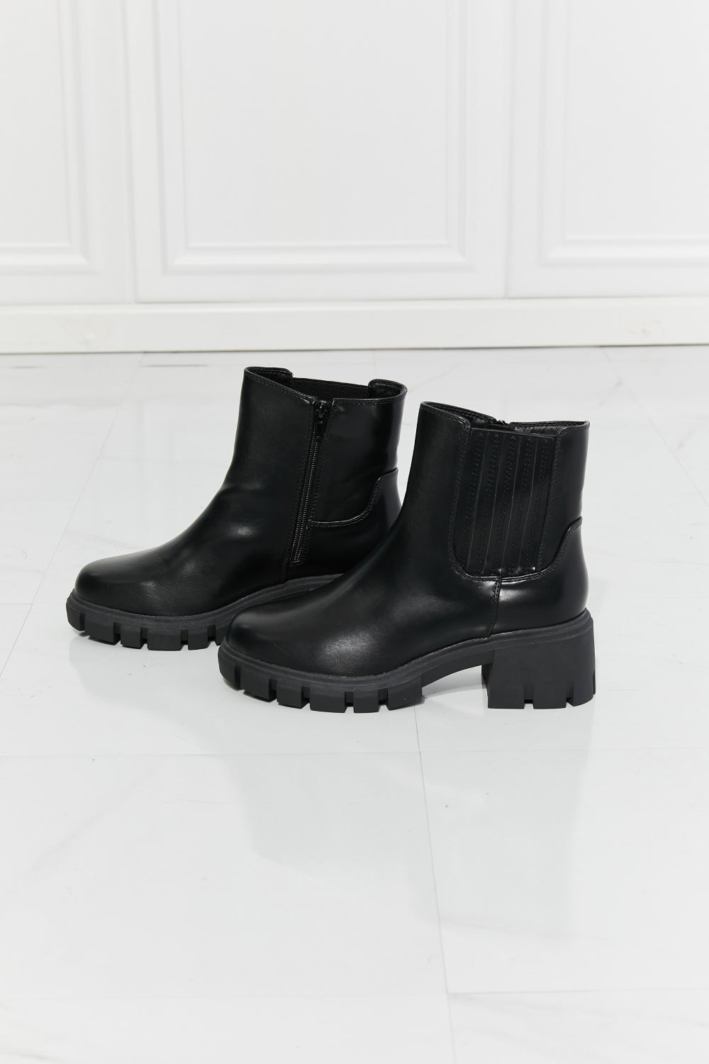 MMShoes What It Takes Lug Sole Chelsea Boots in Black | Gulf Resellers