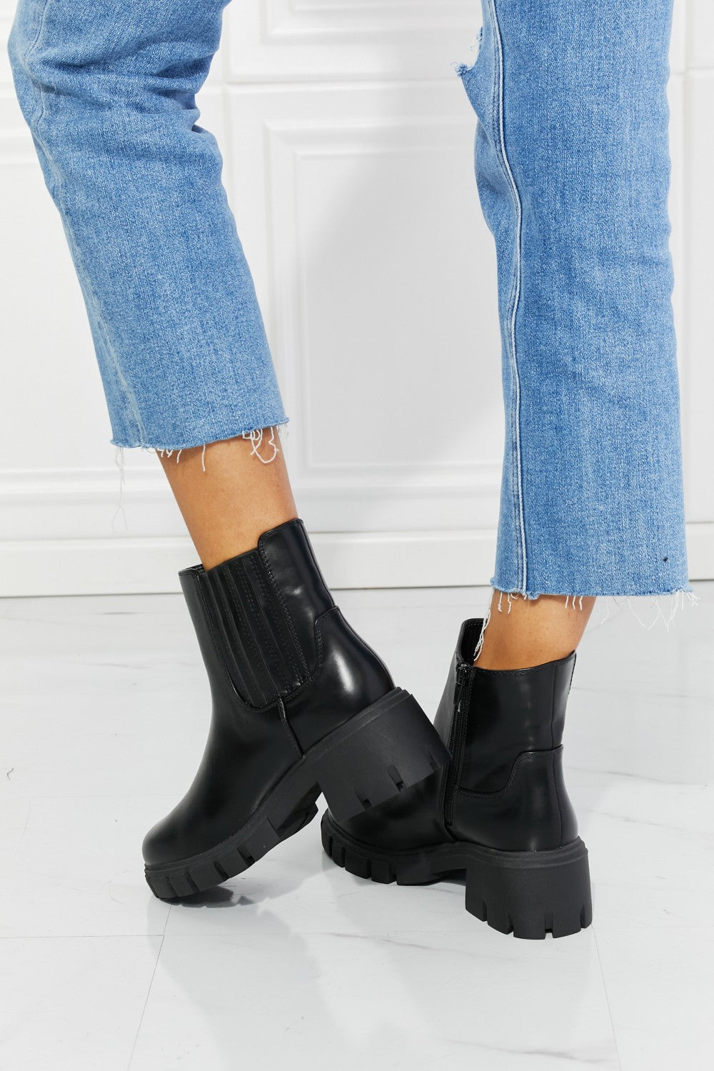 MMShoes What It Takes Lug Sole Chelsea Boots in Black | Gulf Resellers